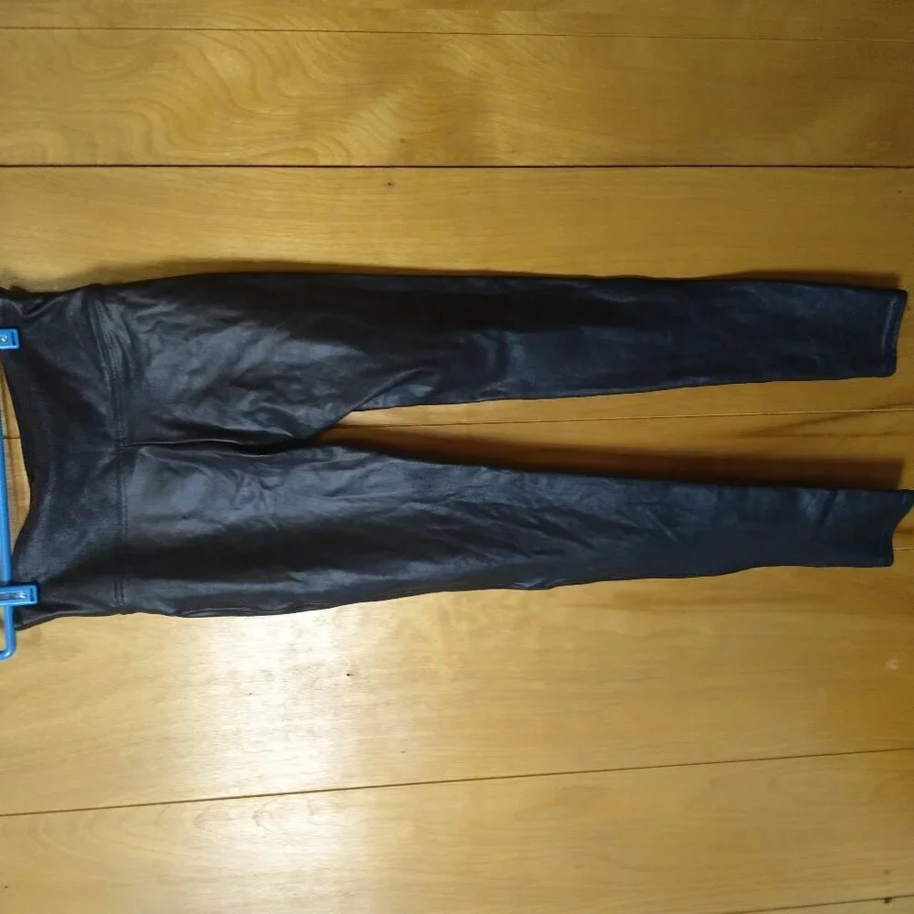 Spanx Size Medium Black Metallic Silver Shimmer Leggings Shine Shapewear Pant